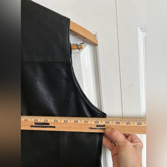 Leather vest - Picture 5 of 11